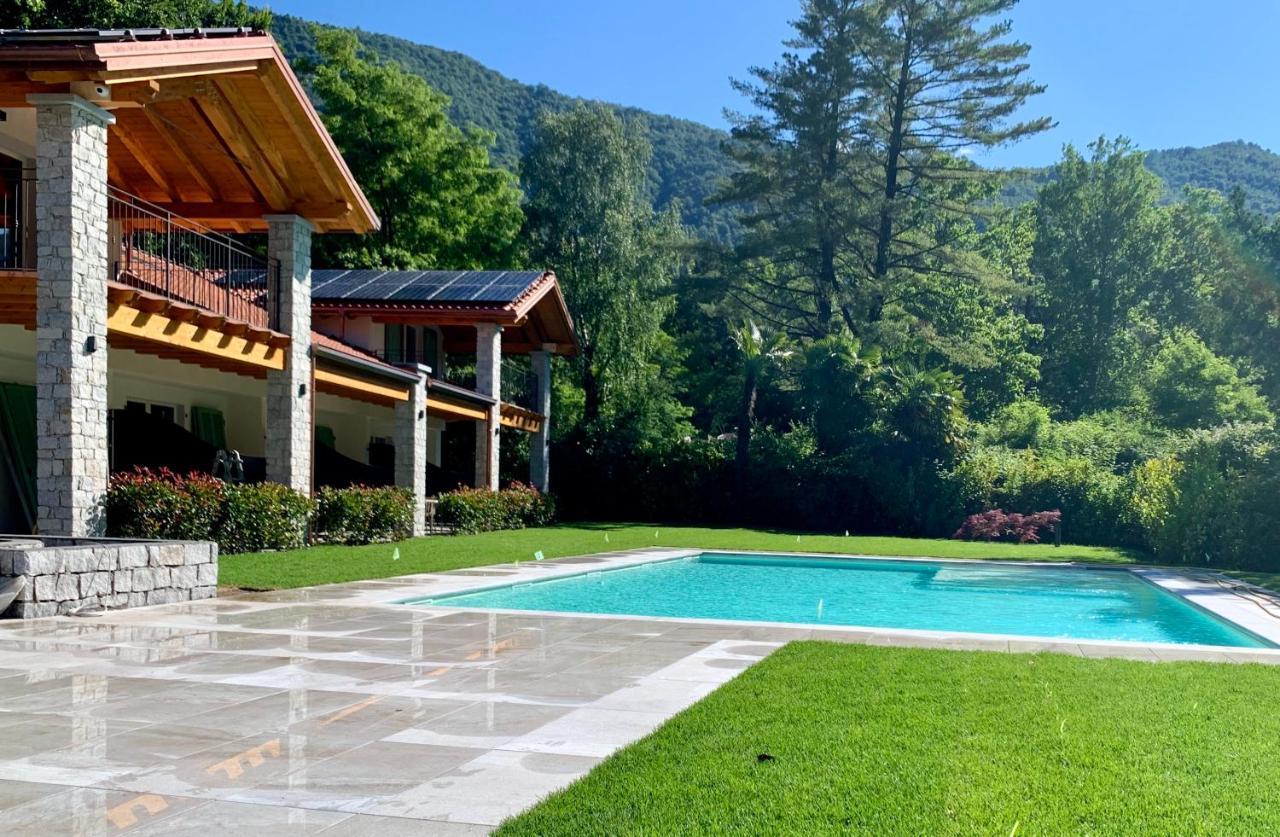 Apartment House & Pool *