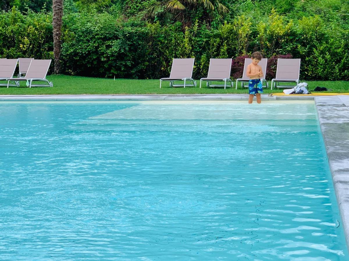 Apartment House & Pool *